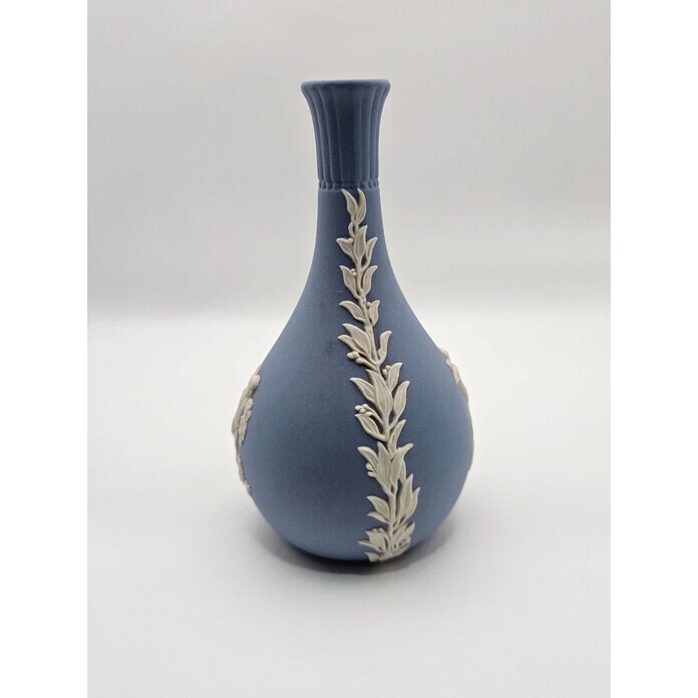 Wedgwood beautiful bud